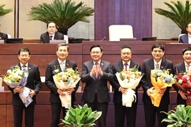 国会选举产生第十四届国会专门委员会委员、国会秘书长和审计署审计长 