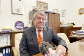 越共十三大：捷克中议院第一副议长称越南共产党的作用日益得到肯定