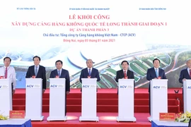 阮春福：隆城机场将为一个发展壮大的越南作出贡献