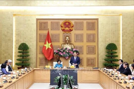 越南政府总理阮春福会见武阿丁助学基金会代表