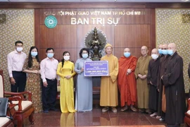 越南佛教协会胡志明市分会为购买新冠疫苗提供援助