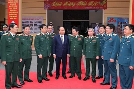 阮春福总理莅临防空师检查指导春节执勤备战工作