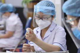 越南第十五届国会第二次会议：越南卫生部部长阮青龙：迅速扩大疫苗接种覆盖率