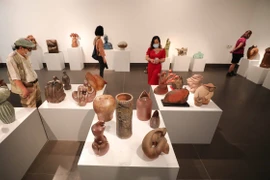 越南艺术陶瓷展开展数百件独特精美作品亮相