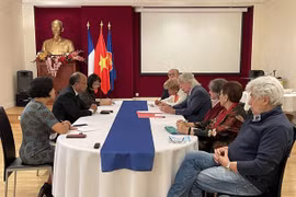 越南驻法大使会见法越友好协会主席