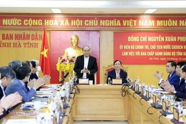 阮春福：河静省率先进行数字化转型 加大高新技术的应用力度