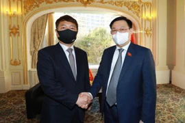 国会主席王廷惠会见韩国议员、韩国总统前政治顾问崔宰诚