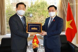 越南国会主席王廷惠会见韩国企业领导