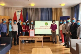 旅外越南人积极参加疫情防控捐赠活动
