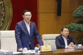 越南国会主席王廷惠与国会对外委员会举行工作座谈会