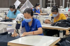 越南全国834万名受疫情影响劳动者获得失业保险基金的资金支持