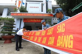 长沙岛县生存岛军民以优异成绩向越共十三大献礼