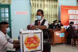 国会与各级人民议会换届选举：广南省南江县6个边界乡提前举行投票