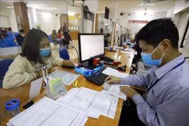 越南全国1280万名受疫情影响的劳动者获得失业保险基金的资金支持