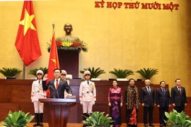 越南国会主席王廷惠宣誓就职