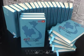 《越南-泰国关系45周年（1976-2021年）:一个历史征程》泰语和越南语版正式亮相