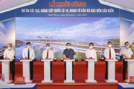 越南国会主席王廷惠出席10号公路海防路段升级改造项目动工仪式