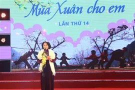 国家副主席邓氏玉盛出席第14届“赋予你春天”活动