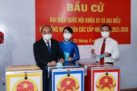 越南国家主席阮春福在胡志明市选举区投票