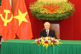 越共中央总书记阮富仲与古共中央第一书记迪亚斯·卡内尔举行电话会谈