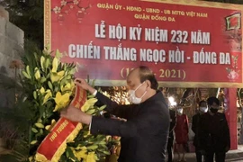 政府总理阮春福为民族布衣英雄光忠阮惠上香