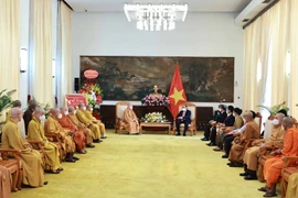 国家主席阮春福会见越南佛教协会领导代表团