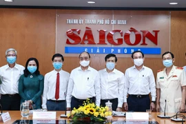 国家主席阮春福走访调研胡志明市各大新闻媒体