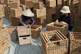 河内市手工艺村开始恢复生产