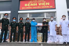 南非驻胡志明市名誉领事向各家军队野战医院提供援助