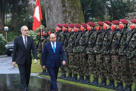 瑞士联邦总统居伊·帕默林主持仪式欢迎越南国家主席阮春福到访