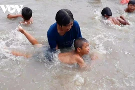 入选福布斯榜单的孩子们的游泳女教练