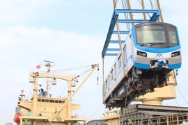 滨城-仙泉地铁一号线再有4组列车运抵胡志明市
