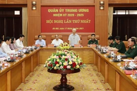 越共中央总书记阮富仲主持召开中央军委第一次会议