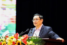 范明正同志探访山萝省优抚对象、工人、劳动者