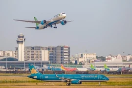 各家航空公司的国内航班从10月1日起恢复运营