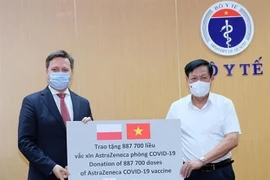接收由波兰和韩国捐赠的近200万剂AstraZeneca疫苗