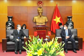 越中两国为货物进出口活动创造便利条件