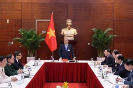 越南政府总理阮春福：采取有力的财政措施 全力以赴抗击疫情