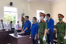 开庭审理张周友名和“清洁报”组成员案件