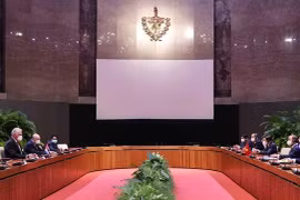 越南国家主席阮春福与古巴国家主席迪亚斯·卡内尔举行会谈