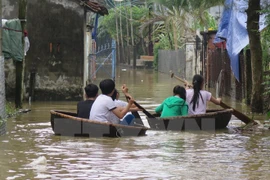 暴雨引发洪水 使中部地区各省数千户家庭陷入困境