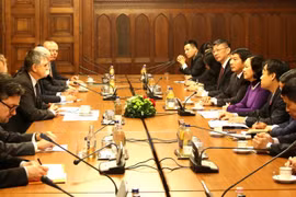 中央民运部部长张氏梅与匈牙利国会主席格维尔· 拉斯洛举行会谈。