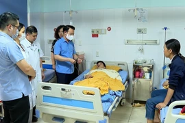 安沛省水泥矿产股份公司工伤事故：向死者家属提供援助