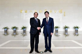 越南国会副主席陈光方与中越友好议员小组进行座谈