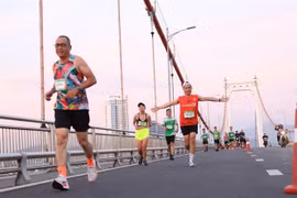 9000余名运动运参加岘港国际马拉松赛