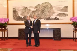 越共中央书记处书记、中央对外部部长黎淮忠会见中共高层领导人