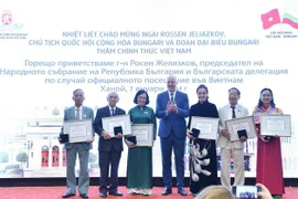 保加利亚国民议会议长会见曾在保学习与工作的越南人代表