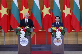 王廷惠与保加利亚议会议长耶利亚兹科夫举行联合新闻发布会