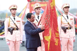 政府总理范明政：建设“法律严、业务精、技术通、外语好、形象良”的特警队伍