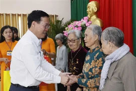 越南国家主席武文赏向永隆省各阶层人民致以新春祝福